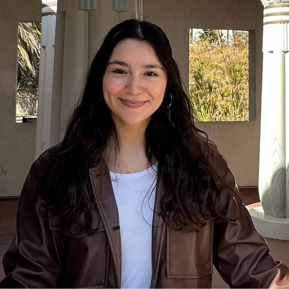 Meet your Posher, Crissy - Picture 2 of 4